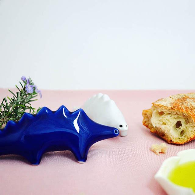 Salt and Pepper shakers - DINOSAUR Shaped